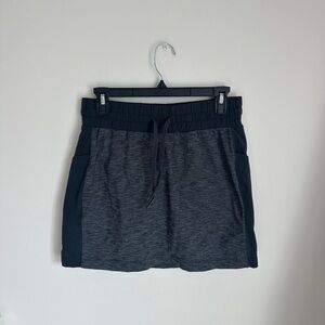 Athleta Women's Skirt Medium Excursion Hybrid Skort Gray Stretch Tennis XS